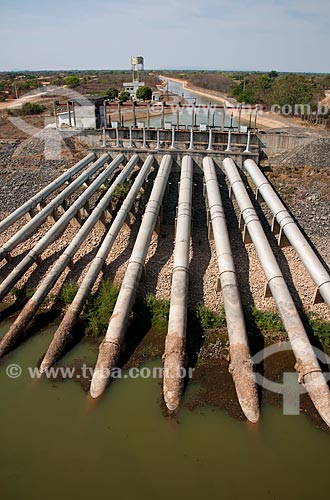 Unidade de Bombeamento e Canal principal de irrigação do Projeto Jaíba UB-1 -  Projeto de irrigação para a fruticultura e agricultura familiar que capta água do Rio São Francisco em Mocambinho  - Jaíba - Minas Gerais - Brasil