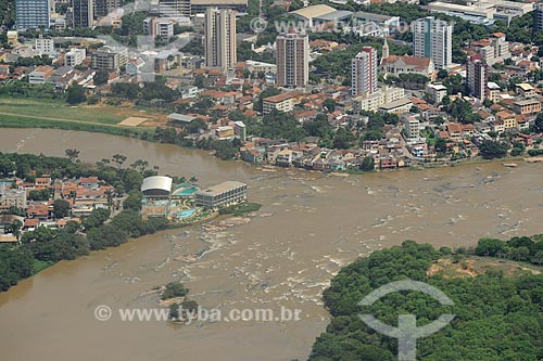  Assunto: Vista aérea de Governador Valadares no Vale do Rio Doce  / Local: Governador Valadares - Minas Gerais (MG) - Brasil / Data: 11/2011 