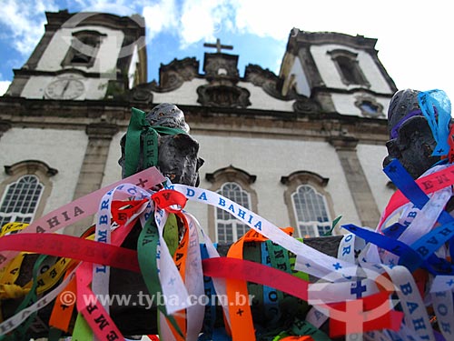  Assunto: Fitinhas de lembrança em frente à Igreja de Nosso Senhor do Bonfim              / Local: Salvador - Bahia (BA) - Brasil / Data: 01/2012 