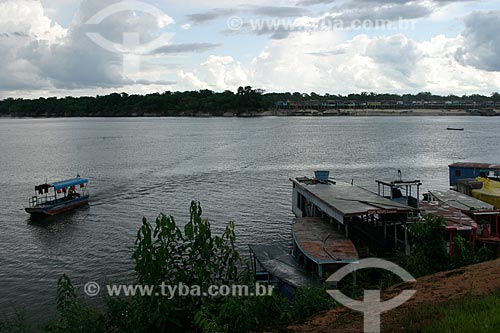  Assunto: Barcos na beira do Rio Guaporé - Fronteira com a Bolivia / Local: Costa Marques - Rondônia (RO) - Brasil / Data: 11/2006 