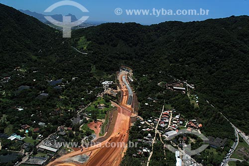  Assunto: Tunel da Grota Funda - Acesso para o Recreio dos Bandeirantes / Local: Rio de Janeiro (RJ) - Brasil / Data: 01/2012 