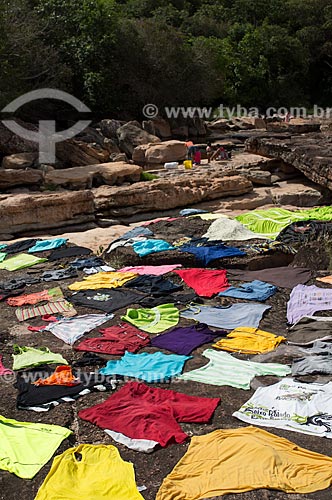  Assunto: Mulheres lavando roupa no Serrano / Local: Lençóis - Bahia (BA) - Brasil / Data: 01/2012 