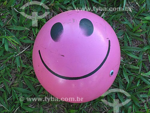  Assunto: Bola com desenho de sorriso / Local: Rio de Janeiro (RJ) - Brasil / Data: 02/2012 