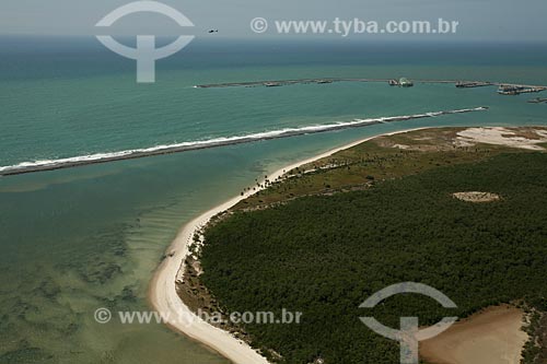  Assunto: Ilha da Cocaia com Porto de Suape ao fundo / Local: Cabo de Santo Agostinho - Pernambuco (PE) - Brasil / Data: 10/2011 