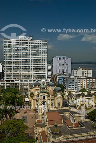  Vista aérea da Praça da Alfândega e do lado direito em primeiro plano Memorial do Rio Grande do Sul - antigo prédio dos Correios e Telegráfos e ao fundo o Museu de Arte do Rio Grande do Sul  - Porto Alegre - Rio Grande do Sul - Brasil