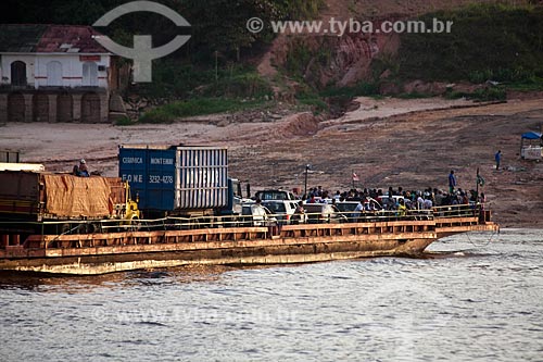  Assunto: Balsa no Rio Negro para travessia entre Manaus e Iranduba  / Local: Manaus - Amazonas (AM) - Brasil / Data: 10/2011 