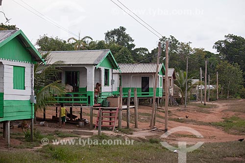  Assunto: Comunidade ribeirinha de Sobrado - Projeto Luz Para Todos  / Local: Novo Airão - Amazonas (AM) - Brasil / Data: 10/2011 