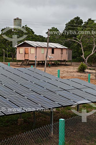  Assunto: Mini Usina Fotovoltaica da comunidade ribeirinha de Sobrado - Projeto Luz Para Todos  / Local: Novo Airão - Amazonas (AM) - Brasil  / Data: 10/2011 