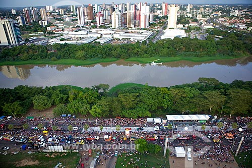  Assunto: Desfile de Corso Carnavalesco com Rio Poti e cidade ao fundo - Maior Corso do mundo / Local: Teresina - Piauí (PI) - Brasil / Data: 02/2012 
