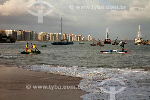  Assunto: Grupo de pescadores chegando à praia do Mucuripe / Local: Fortaleza - Ceará (CE) - Brasil / Data: 11/2011 