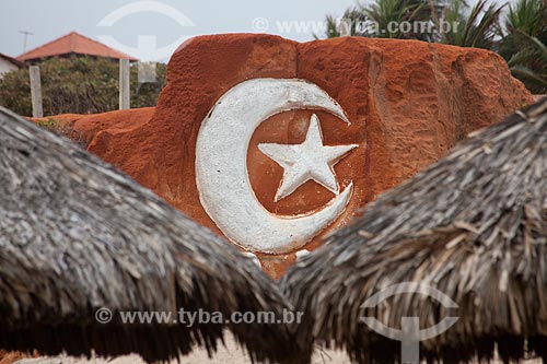  Assunto: Falésia esculpida com o símbolo da Praia  de Canoa Quebrada  / Local: Aracati - Ceará (CE) - Brasil / Data: 11/2011 