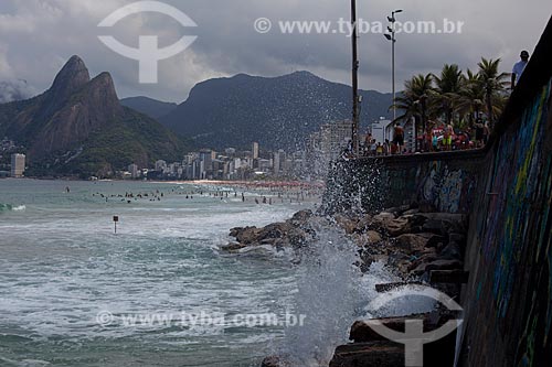  Assunto: Ressaca do mar no Arpoador / Local: Ipanema - Rio de Janeiro (RJ) - Brasil / Data: 04/2012 