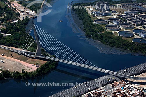  Assunto: Vista aérea da Ponte do Saber com Estação de Tratamento de Esgoto Alegria ao fundo / Local: Rio de Janeiro (RJ) - Brasil / Data: 03/2012 