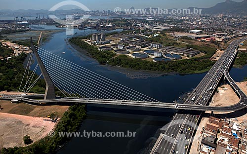  Assunto: Vista aérea da Ponte do Saber com Estação de Tratamento de Esgoto Alegria ao fundo / Local: Rio de Janeiro (RJ) - Brasil / Data: 03/2012 