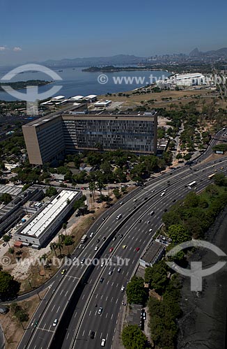  Assunto: Vista aérea da Linha Vermelha com Hospital do Fundão na Cidade Universitária ao fundo  / Local: Rio de Janeiro (RJ) - Brasil / Data: 03/2012 