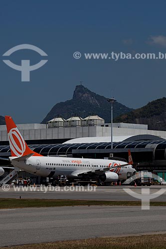  Assunto: Aeroporto Santos Dumont com Morro do Corcovado ao fundo / Local: Centro - Rio de Janeiro (RJ) - Brasil / Data: 03/2012 