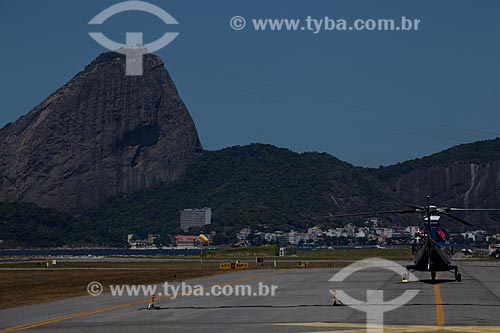  Assunto: Pista de pouso do Aeroporto Santos Dumont com Pão de Açúcar ao fundo / Local: Centro - Rio de Janeiro (RJ) - Brasil / Data: 03/2012 