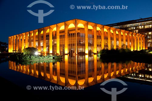  Assunto: Palácio do Itamaraty iluminado / Local: Brasília - Distrito Federal (DF) - Brasil / Data: 11/2011 