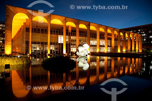  Assunto: Palácio do Itamaraty iluminado / Local: Brasília - Distrito Federal (DF) - Brasil / Data: 11/2011 