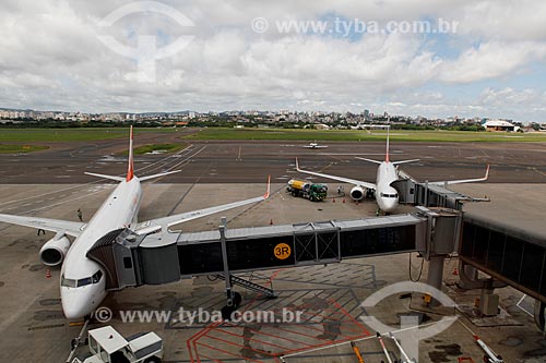  Assunto: Passarela de acesso a aeronaves do Aeroporto Internacional Salgado Filho  / Local: Porto Alegre - Rio Grande do Sul (RS) - Brasil / Data: 02/2012 