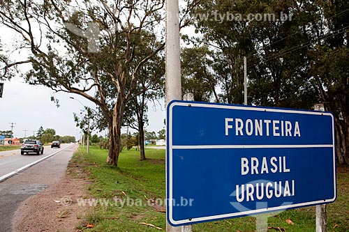  Assunto: Placa na fronteira Brasil - Uruguai / Local: Chuí - Rio Grande do Sul (RS) - Brasil / Data: 02/2012 