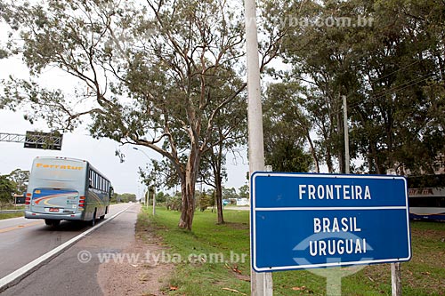  Assunto: Placa na fronteira Brasil - Uruguai / Local: Chuí - Rio Grande do Sul (RS) - Brasil / Data: 02/2012 