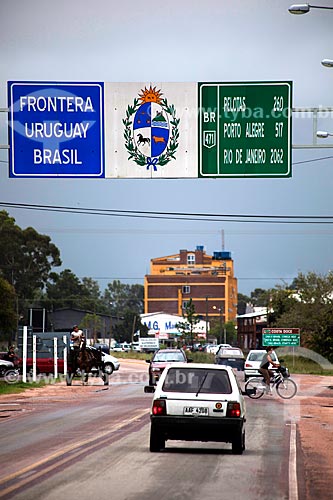  Assunto: Fronteira Brasil-Uruguai - Rodovia BR-471 / Local: Chuí - Rio Grande do Sul (RS) - Brasil / Data: 02/2012 
