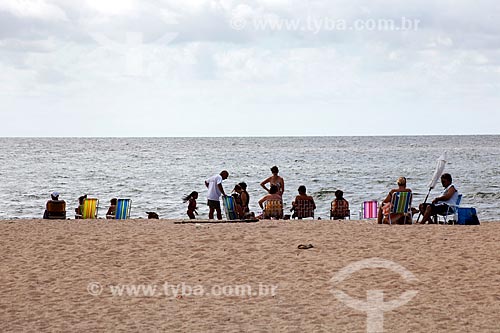  Assunto: Turistas na Praia do Laranjal - Lagoa dos Patos / Local: Pelotas - Rio Grande do Sul (RS) - Brasil / Data: 02/2012 