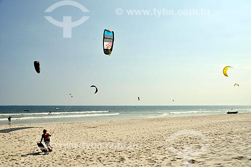  Assunto: Kitesurf na Praia da Barra da Tijuca  / Local: Barra da Tijuca - Rio de Janeiro (RJ) - Brasil / Data: 11/2011 