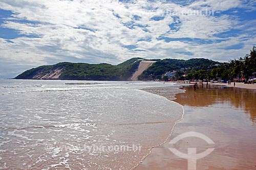  Assunto: Praia de Ponta Negra e Morro Careca ao fundo / Local: Natal - Rio Grande do Norte (RN) - Brasil / Data: 03/2012 