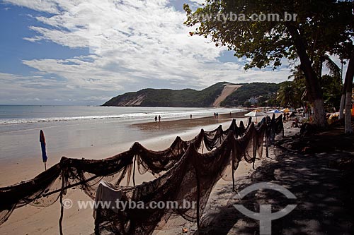  Assunto: Redes de pesca na praia de Ponta Negra e morro Careca ao fundo / Local: Natal - Rio Grande do Norte (RN) - Brasil / Data: 03/2012 