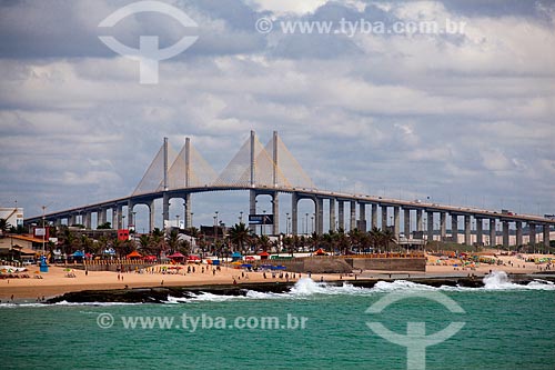  Assunto: Praia do Forte com Ponte de Todos Newton Navarro ao fundo / Local: Natal - Rio Grande do Norte (RN) - Brasil / Data: 03/2012 