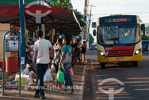  Assunto: Ponto de ônibus no centro da cidade de Rondonópolis / Local: Rondonópolis - Mato Grosso (MT) - Brasil / Data: 12/2011 