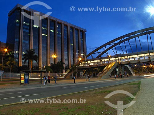  Assunto: Prédio da prefeitura e passarela da estação Cidade Nova do Metrô / Local: Cidade Nova - Rio de Janeiro (RJ) - Brasil / Data: 05/2012 