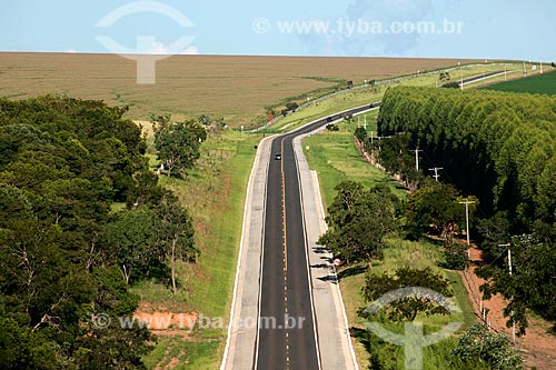  Assunto: Rodovia Estadual Francisco Alves Negrão - Trecho da Rodovia SP-258  / Local: Itaberá - São Paulo (SP) - Brasil / Data: 01/2012 