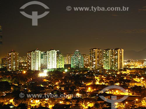  Assunto: Prédios da Barra da Tijuca com iluminação noturna / Local: Barra da Tijuca - Rio de Janeiro (RJ) - Brasil / Data: 06/2012 