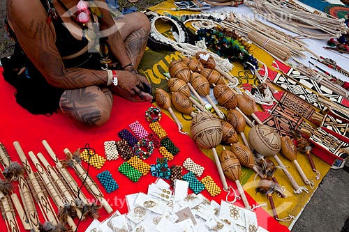  Assunto: Comércio de artesanato por índia Pataxó na Cúpula dos Povos durante a Rio+20 / Local: Glória - Rio de Janeiro (RJ) - Brasil / Data: 06/2012 