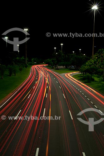  Assunto: Luzes de carros no Aterro do Flamengo / Local: Rio de Janeiro (RJ) - Brasil / Data: 02/2012 