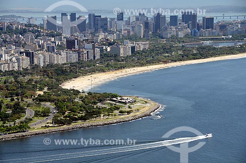  Assunto: Vista do Aterro e da Praia do Flamengo, ao fundo o centro da cidade e parte da Ponte Rio-Niterói / Local: Rio de Janeiro (RJ) - Brasil / Data: 10/2011 