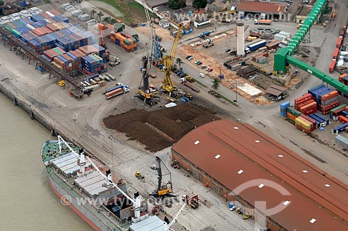  Assunto: Carregamento de ferro-gusa no Porto de Itaqui, terminal Marítimo de Ponta da Madeira / Local: São Luís - Maranhão (MA) - Brasil / Data: 05/2012 