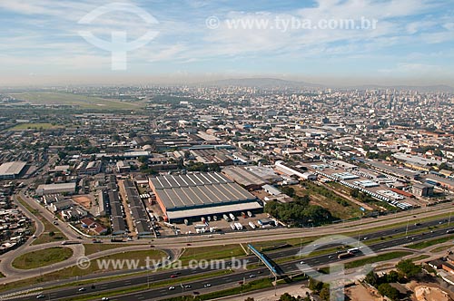  Assunto: Vista aérea do centro da cidade de Porto Alegre com Estação Rodoviária de Porto Alegre em primeiro plano / Local: 2012; fotos aéreas da area central da cidade / Data: 05/2012 