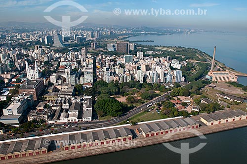  Assunto: Vista aérea do centro da cidade de Porto Alegre com porto em primeiro plano / Local: Porto Alegre - Rio Grande do Sul (RS) - Brasil / Data: 05/2012 