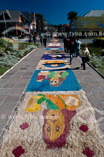  Assunto: Decoração de Corpus Christi com tapetes de serragem / Local: Canela - Rio Grande do Sul (RS) - Brasil / Data: 06/2012 