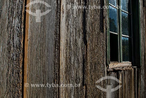  Assunto: Detalhe da casa de colono - casa construída com madeira / Local: Santa Tereza - Rio Grande do Sul (RS) - Brasil / Data: 09/2011 