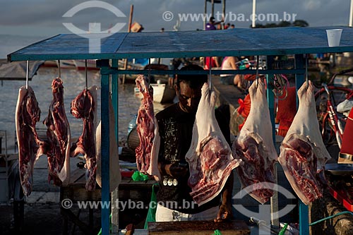  Assunto: Venda de carne no mercado da Rampa de Santa Inês (Rampa do Açaí) / Local: Macapá - Amapá (AP) - Brasil / Data: 04/2012 