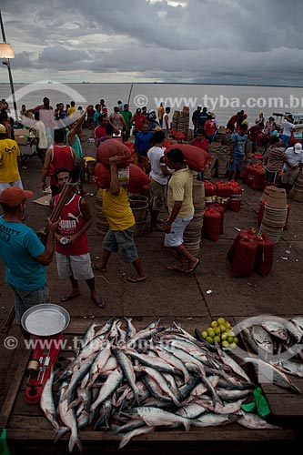  Assunto: Venda de peixe no mercado da Rampa de Santa Inês (Rampa do Açaí) / Local: Macapá - Amapá (AP) - Brasil / Data: 04/2012 