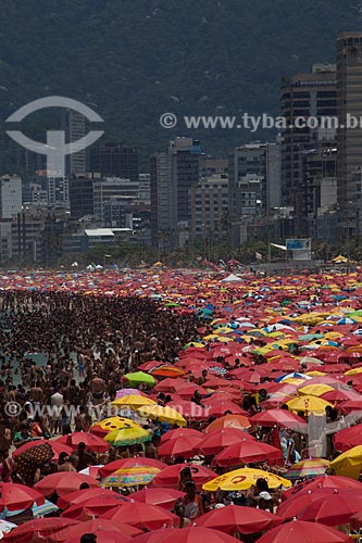  Assunto: Banhistas na praia de Ipanema / Local: Rio de Janeiro - Rio de Janeiro (RJ) - Brasil / Data: 04/2012 