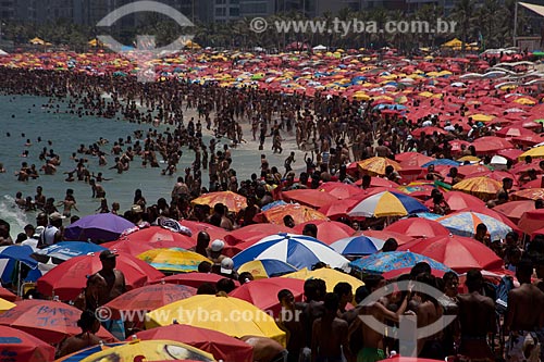  Assunto: Banhistas na praia de Ipanema / Local: Rio de Janeiro - Rio de Janeiro (RJ) - Brasil / Data: 04/2012 