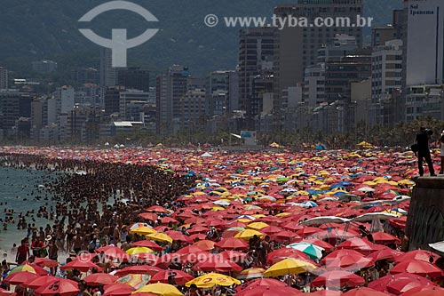  Assunto: Banhistas na praia de Ipanema / Local: Rio de Janeiro - Rio de Janeiro (RJ) - Brasil / Data: 04/2012 