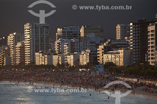  Assunto: Banhistas na praia de Ipanema / Local: Rio de Janeiro - Rio de Janeiro (RJ) - Brasil / Data: 04/2012 